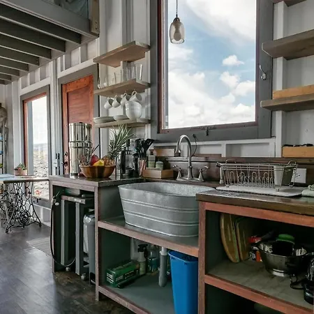 The Phoenix House - Epic Tiny Home Gem On Volcanic Lava Field!